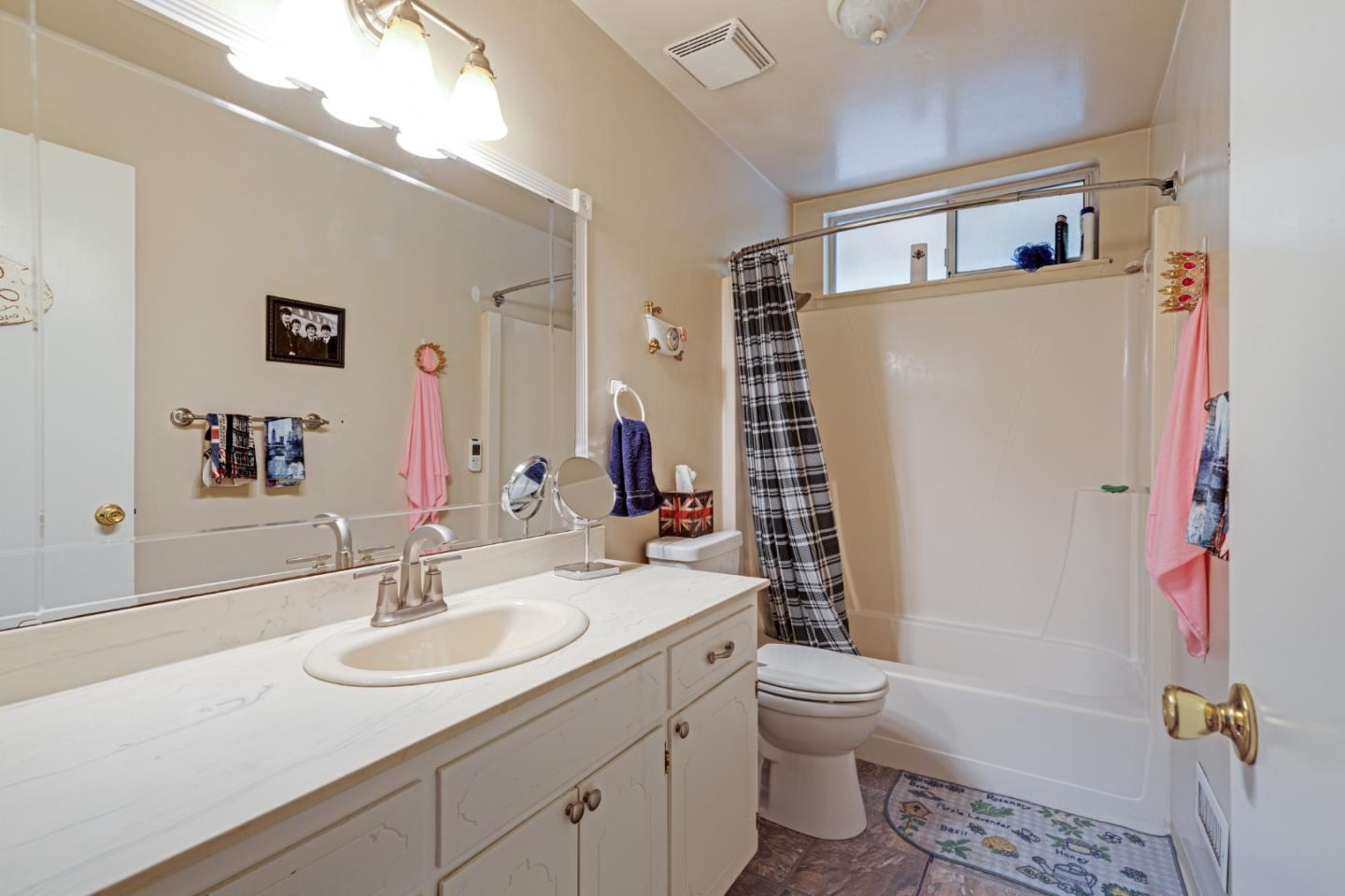 Detail Gallery Image 15 of 20 For 1660 Salem Ave, Gilroy,  CA 95020 - 3 Beds | 2 Baths