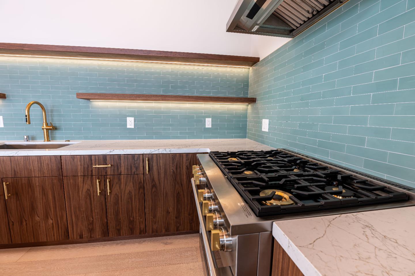 Detail Gallery Image 2 of 9 For 200 Panetta Ave, Santa Cruz,  CA 95060 - 2 Beds | 2/1 Baths