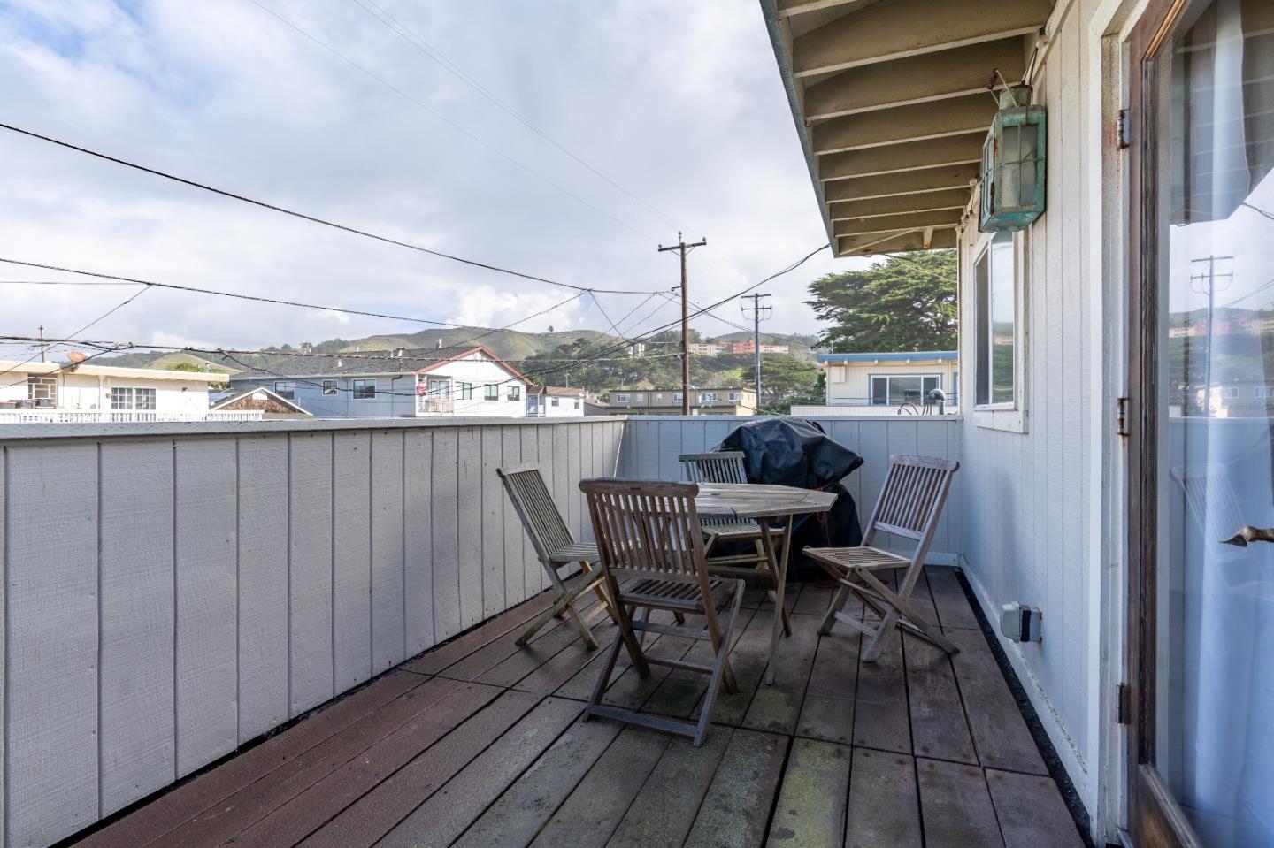 Detail Gallery Image 7 of 17 For 58 Santa Rosa Ave #B,  Pacifica,  CA 94044 - 2 Beds | 1 Baths