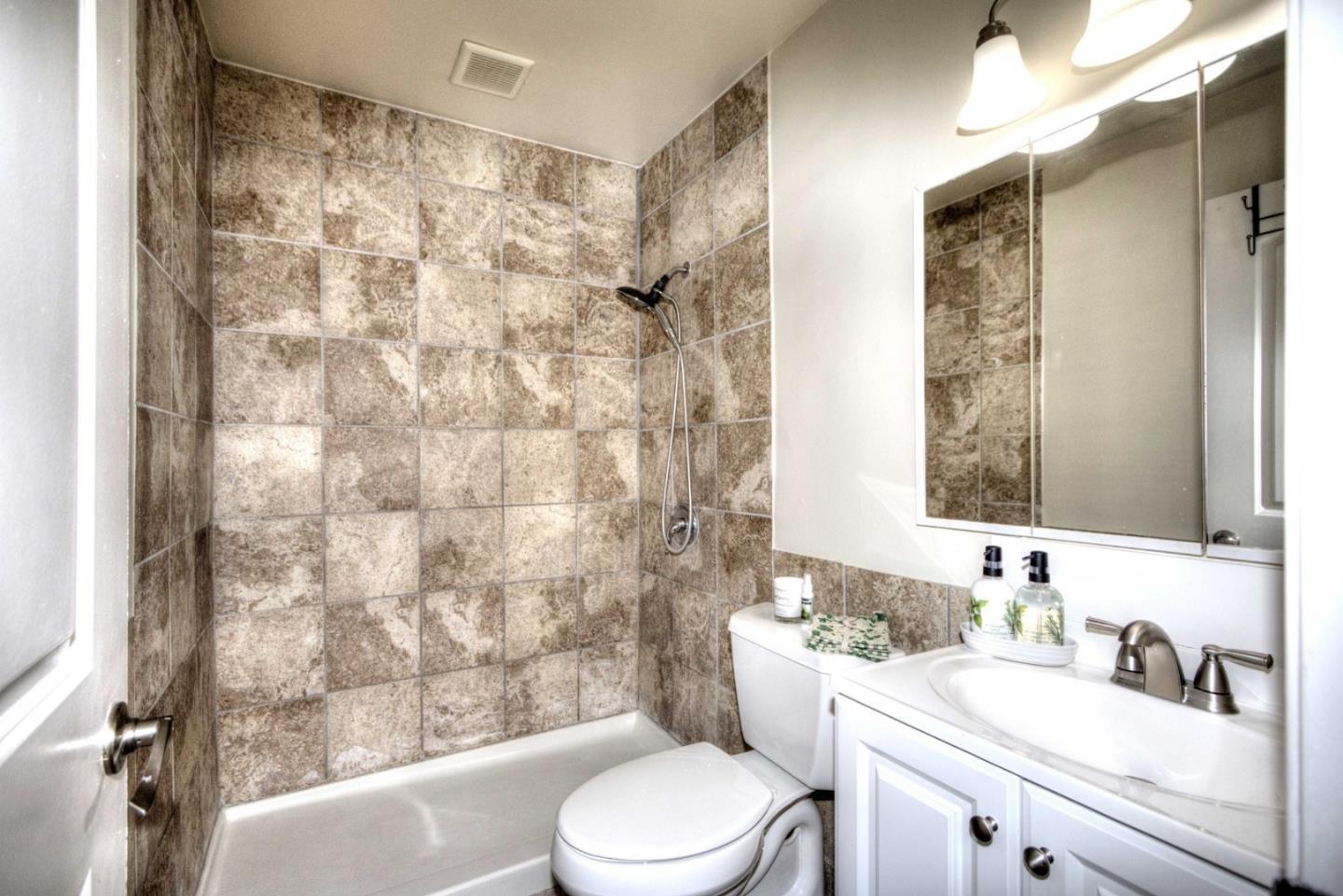 Detail Gallery Image 10 of 15 For 1355 Ruby Ct #1,  Capitola,  CA 95010 - 2 Beds | 1 Baths