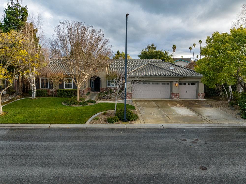 Detail Gallery Image 1 of 1 For 1235 Quail Ridge Way, Hollister,  CA 95023 - 4 Beds | 2/1 Baths