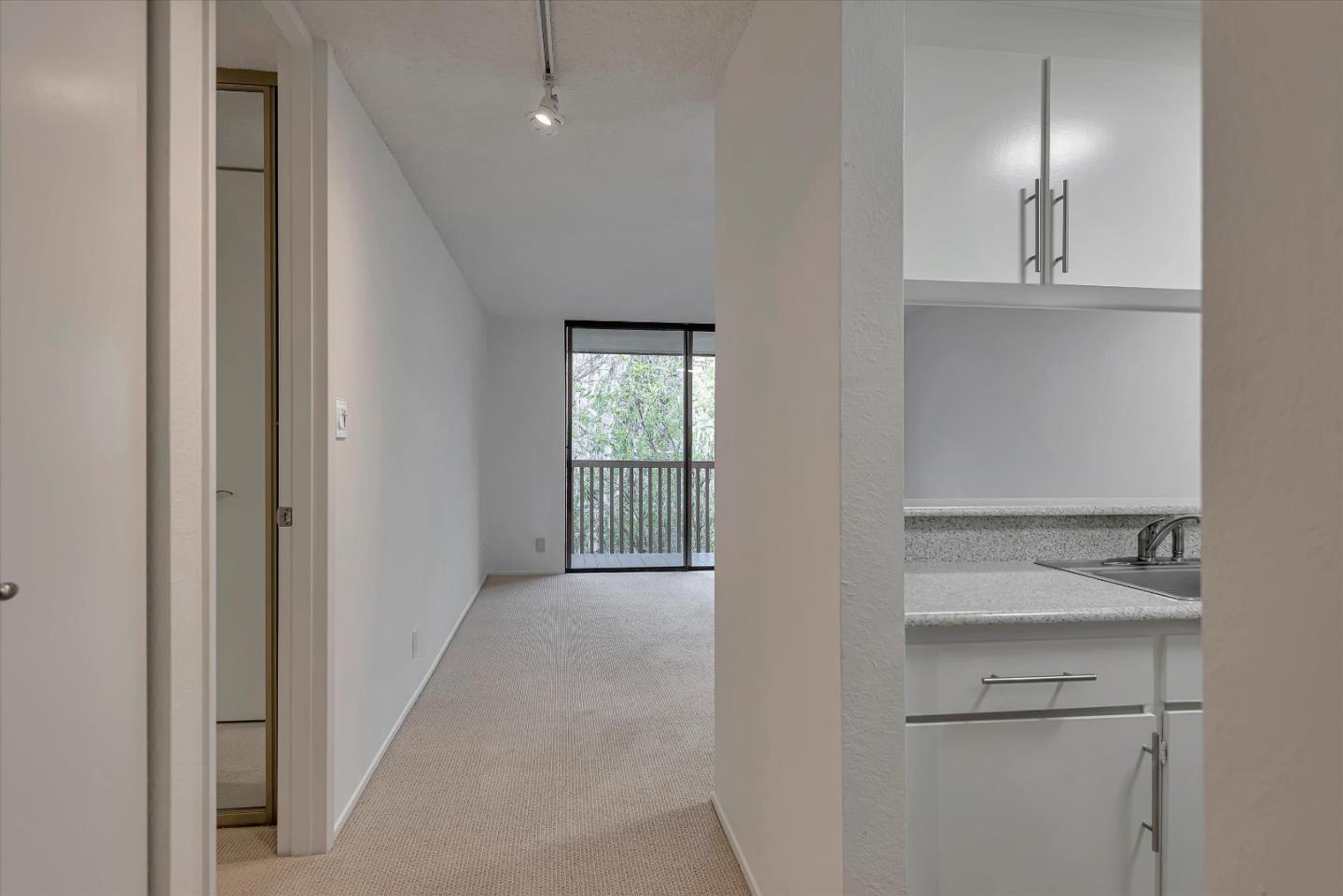 Detail Gallery Image 6 of 45 For 6348 Shelter Creek Ln, San Bruno,  CA 94066 - 1 Beds | 1 Baths