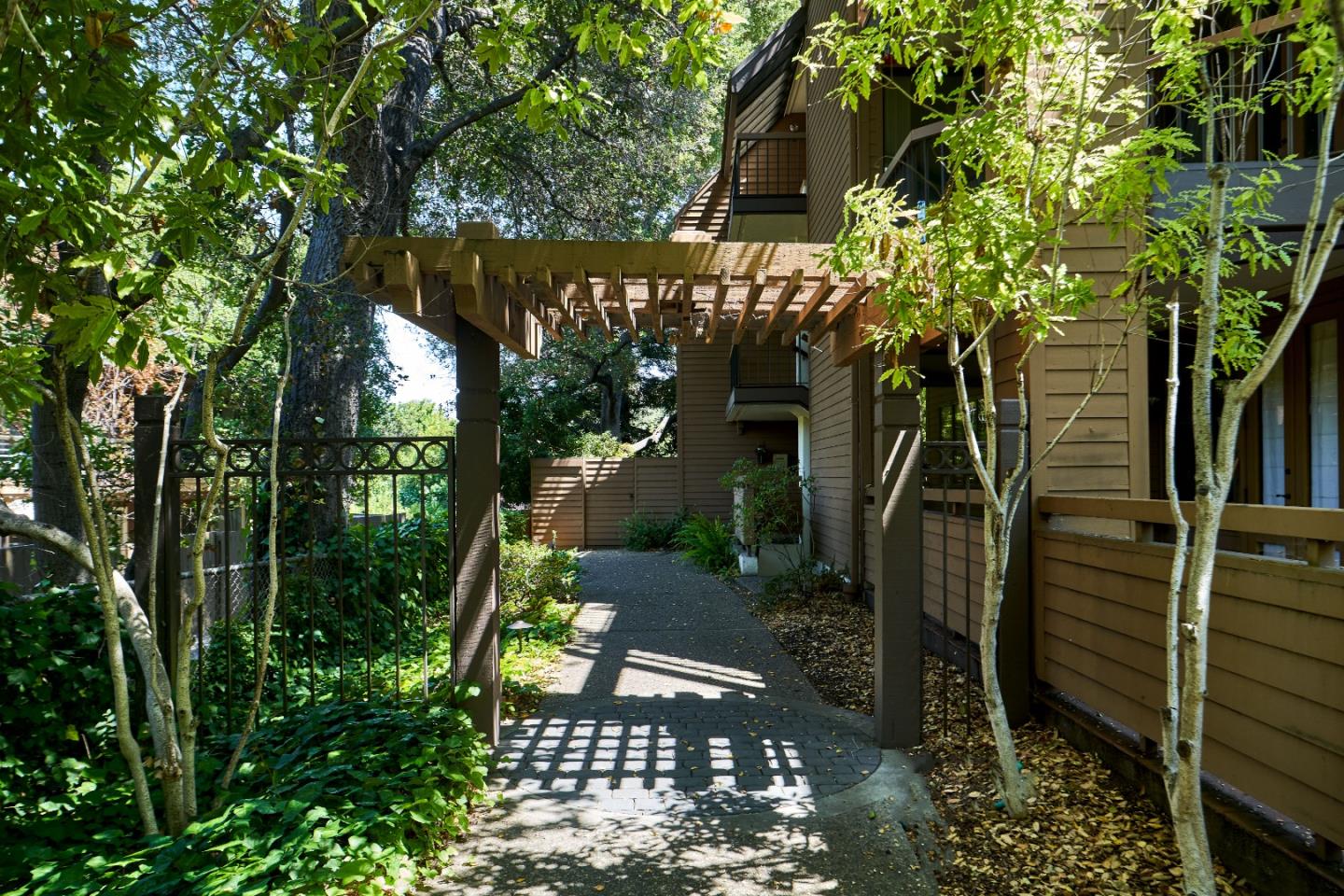 Photo of 532 Channing Ave #301 in Palo Alto, CA