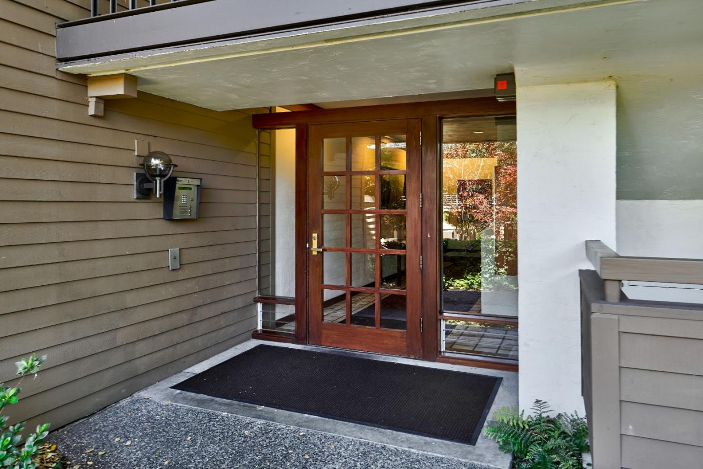Detail Gallery Image 2 of 30 For 532 Channing Ave #301,  Palo Alto,  CA 94301 - 2 Beds | 2/1 Baths