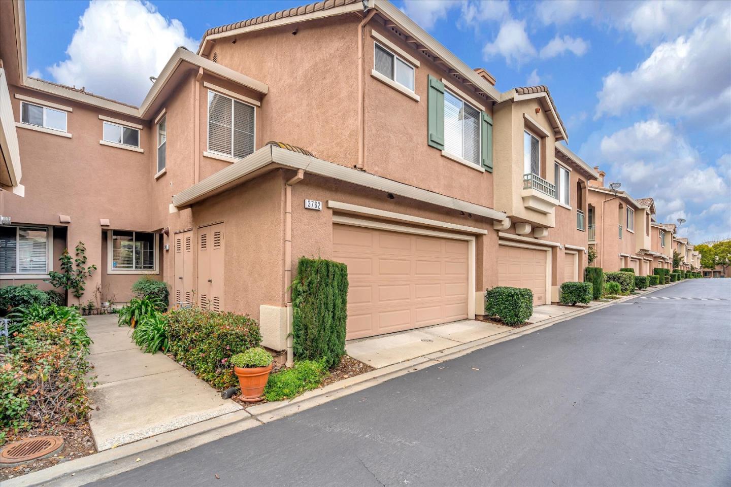 Detail Gallery Image 1 of 1 For 3762 Jasmine Cir, San Jose,  CA 95135 - 3 Beds | 2/1 Baths