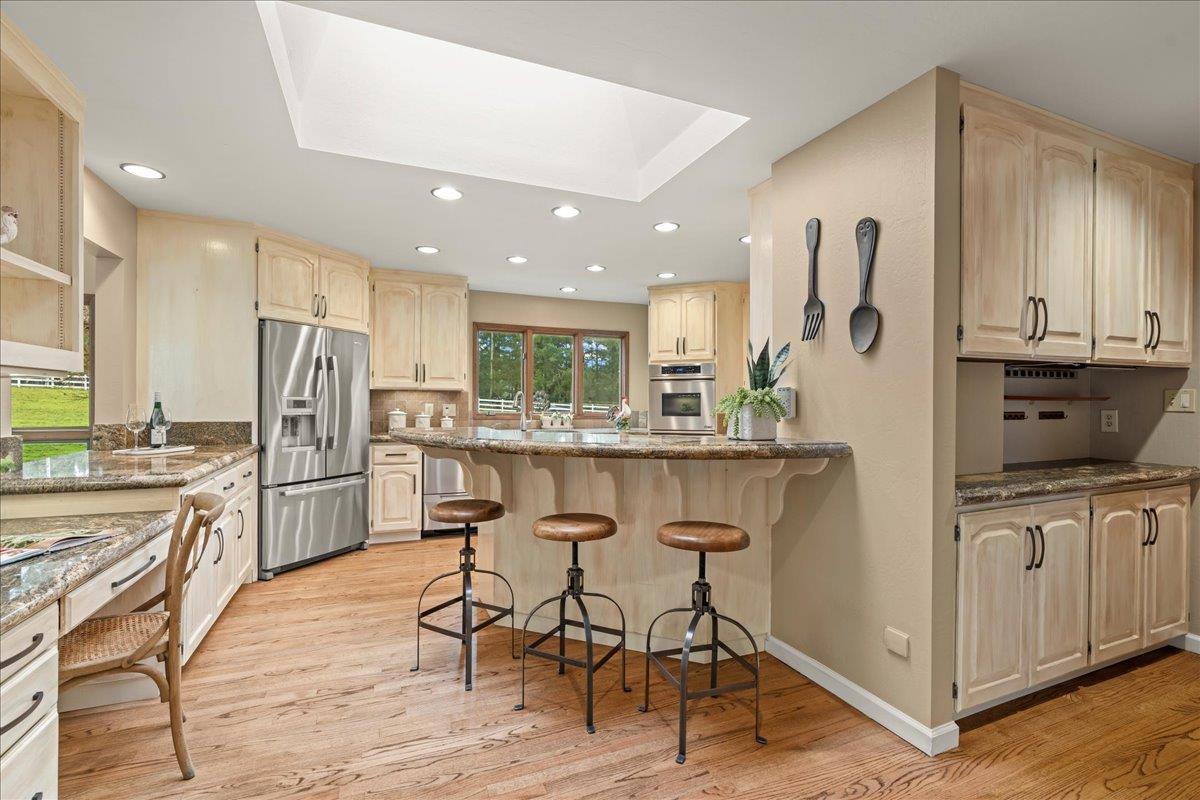 Detail Gallery Image 11 of 66 For 24360 Loma Prieta Ave, Los Gatos,  CA 95033 - 6 Beds | 6/1 Baths