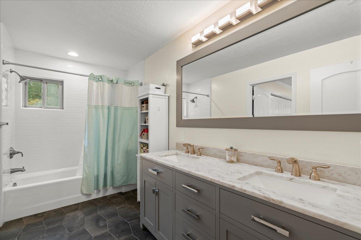 Detail Gallery Image 64 of 66 For 24360 Loma Prieta Ave, Los Gatos,  CA 95033 - 6 Beds | 6/1 Baths