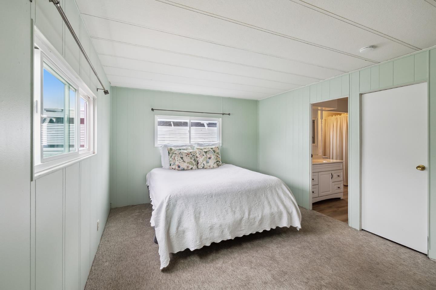 Detail Gallery Image 12 of 23 For 8 Coral Way #8,  Half Moon Bay,  CA 94019 - 2 Beds | 2 Baths