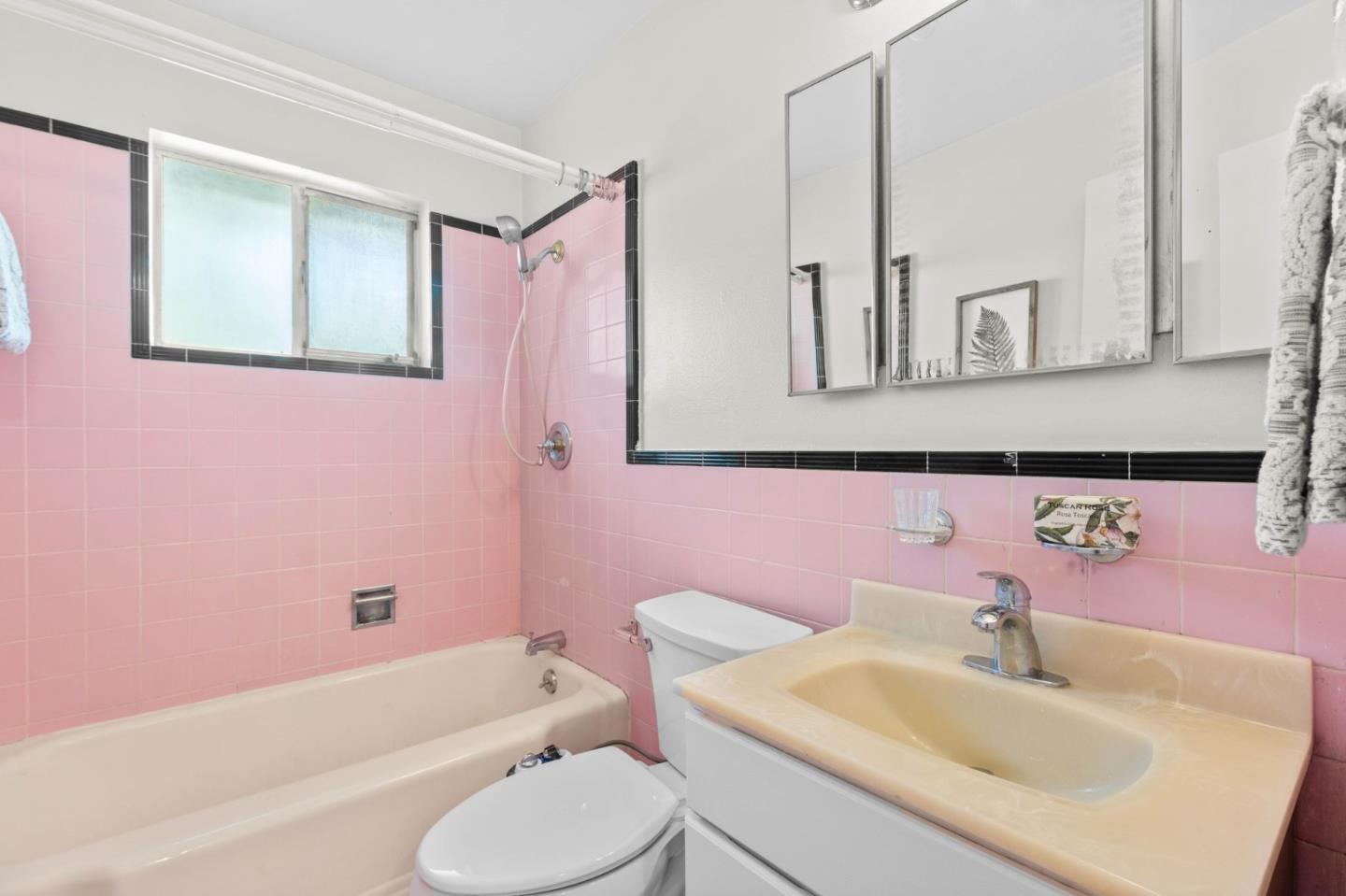 10602 Creston Dr, Los Altos, CA 94024 4 Beds 2 Baths (Active