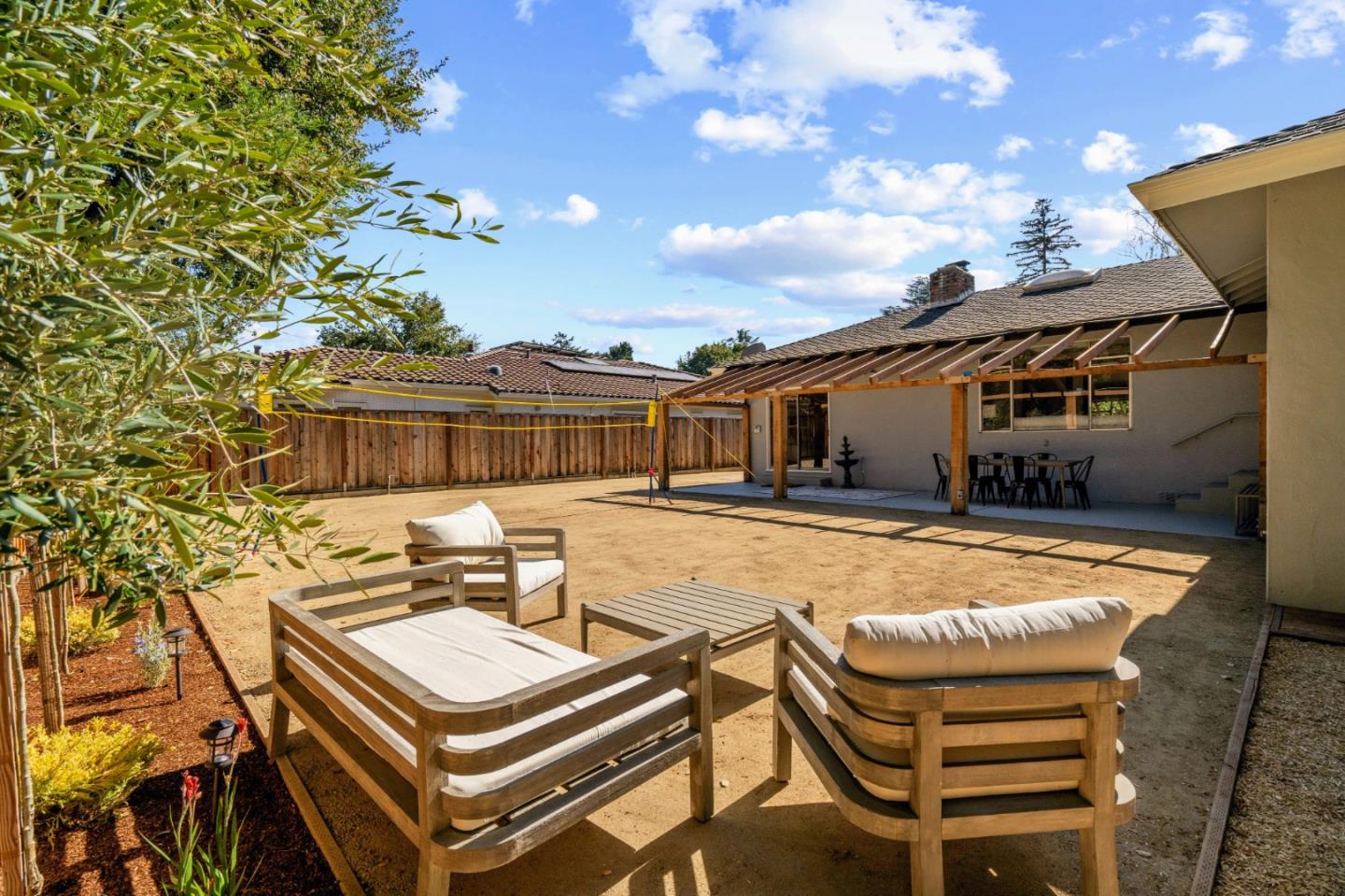 10602 Creston Dr, Los Altos, CA 94024 4 Beds 2 Baths (Active