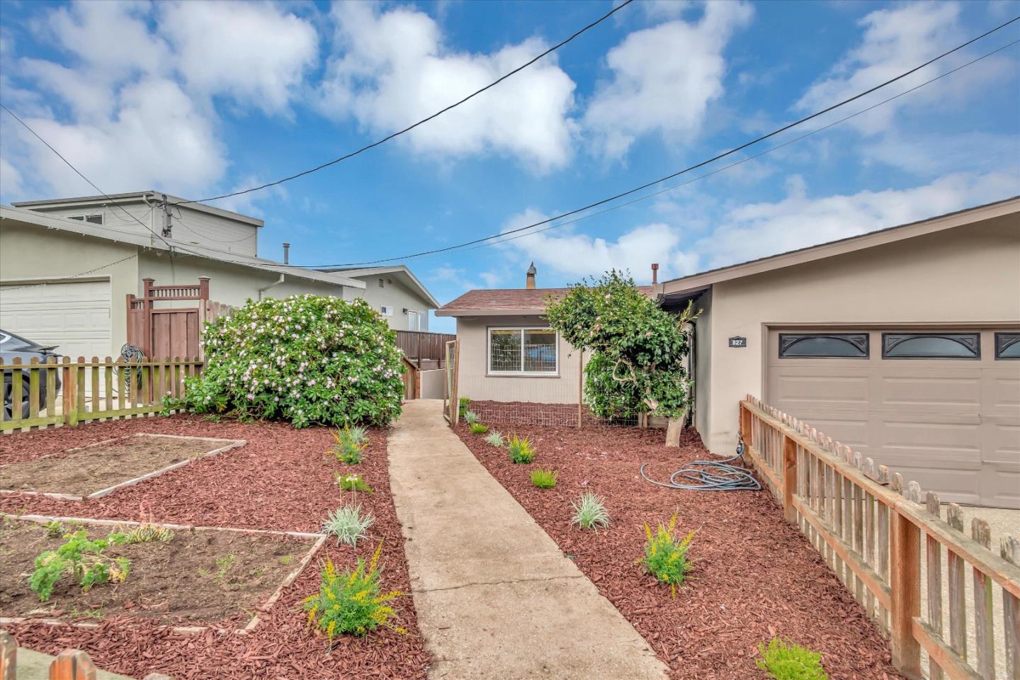 Detail Gallery Image 1 of 1 For 827 Edgemar Ave, Pacifica,  CA 94044 - 3 Beds | 1 Baths