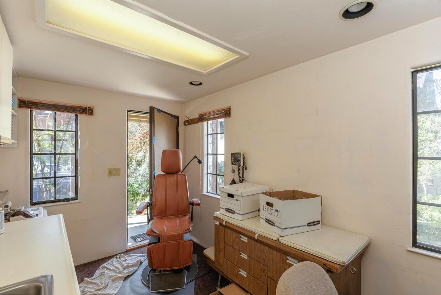 Detail Gallery Image 13 of 29 For 1084 Cass St, Monterey,  CA 93940 - 3 Beds | 1 Baths