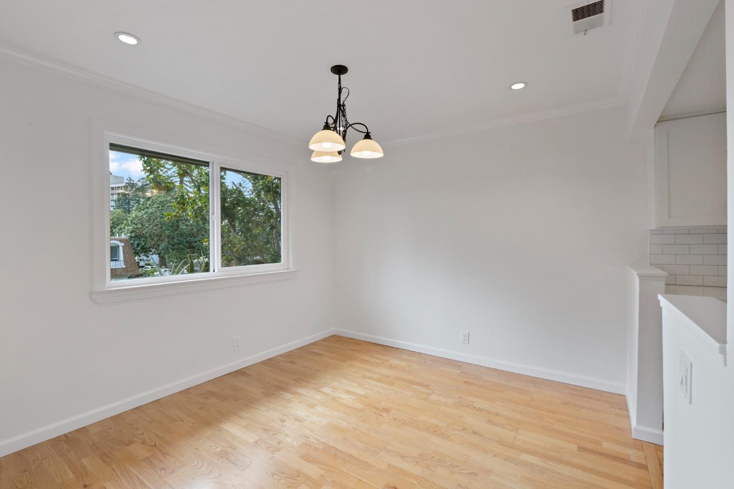 Detail Gallery Image 11 of 46 For 613 Forest Ave, Palo Alto,  CA 94301 - 2 Beds | 2 Baths
