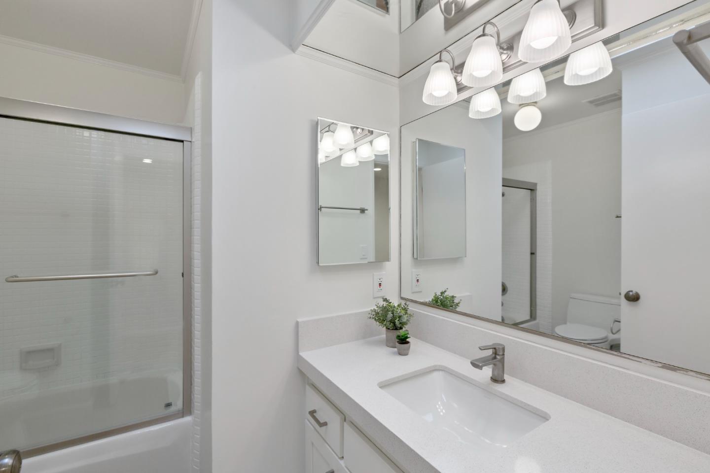 Detail Gallery Image 16 of 46 For 613 Forest Ave, Palo Alto,  CA 94301 - 2 Beds | 2 Baths