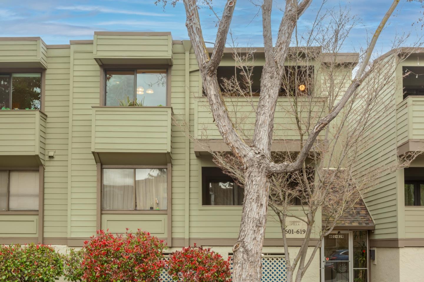 Detail Gallery Image 8 of 46 For 613 Forest Ave, Palo Alto,  CA 94301 - 2 Beds | 2 Baths