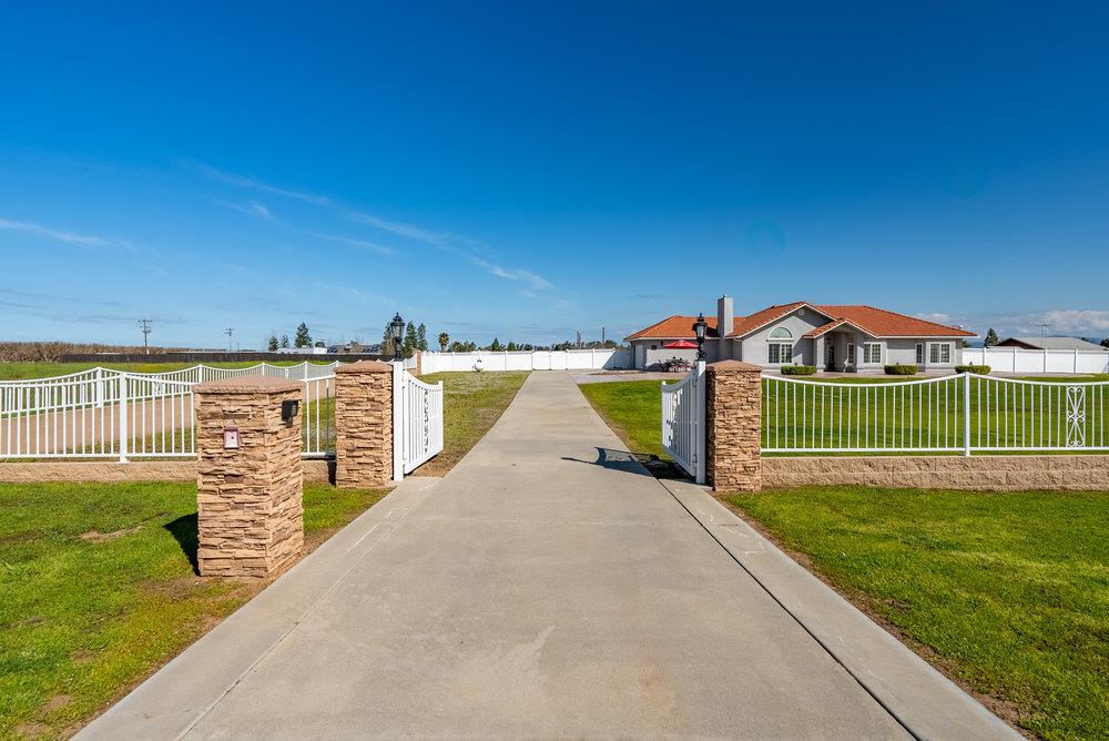 Photo of 28565 Ave 21 in Madera, CA