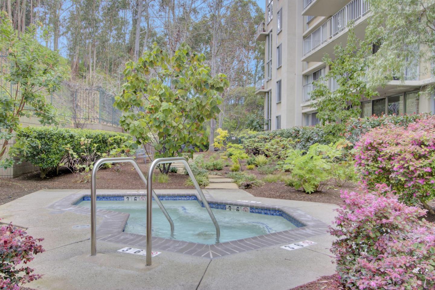 Detail Gallery Image 18 of 43 For 400 Davey Glen Rd #4824,  Belmont,  CA 94002 - 1 Beds | 1 Baths