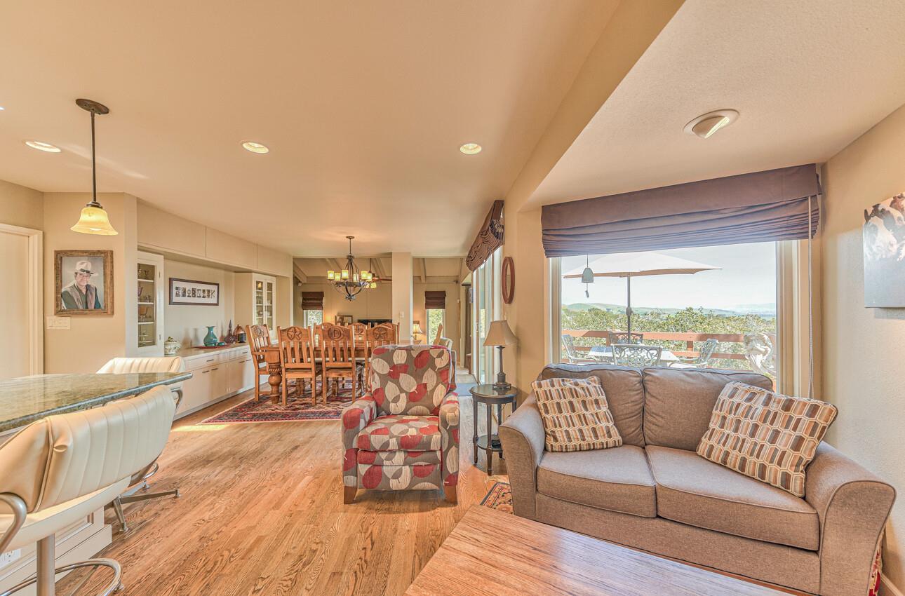 Detail Gallery Image 21 of 50 For 13532 Paseo Terrano, Salinas,  CA 93908 - 3 Beds | 2 Baths