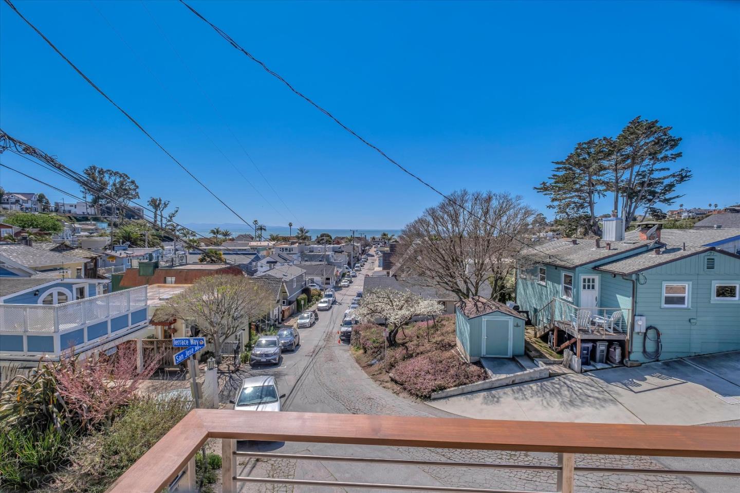 Detail Gallery Image 22 of 46 For 202 Terrace Way, Capitola,  CA 95010 - 3 Beds | 3/1 Baths