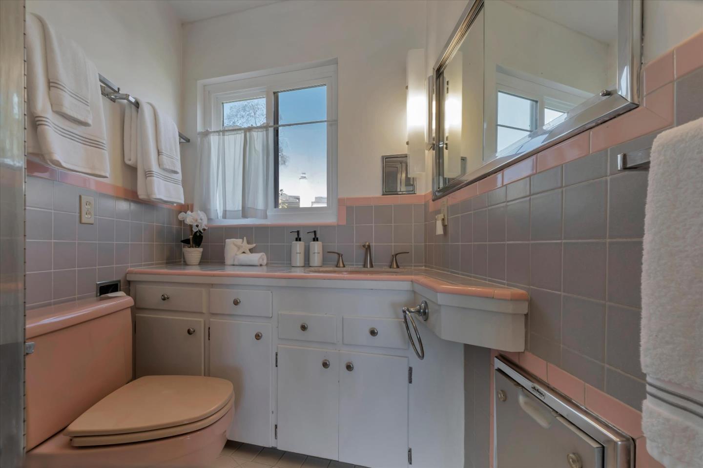 Detail Gallery Image 27 of 46 For 202 Terrace Way, Capitola,  CA 95010 - 3 Beds | 3/1 Baths
