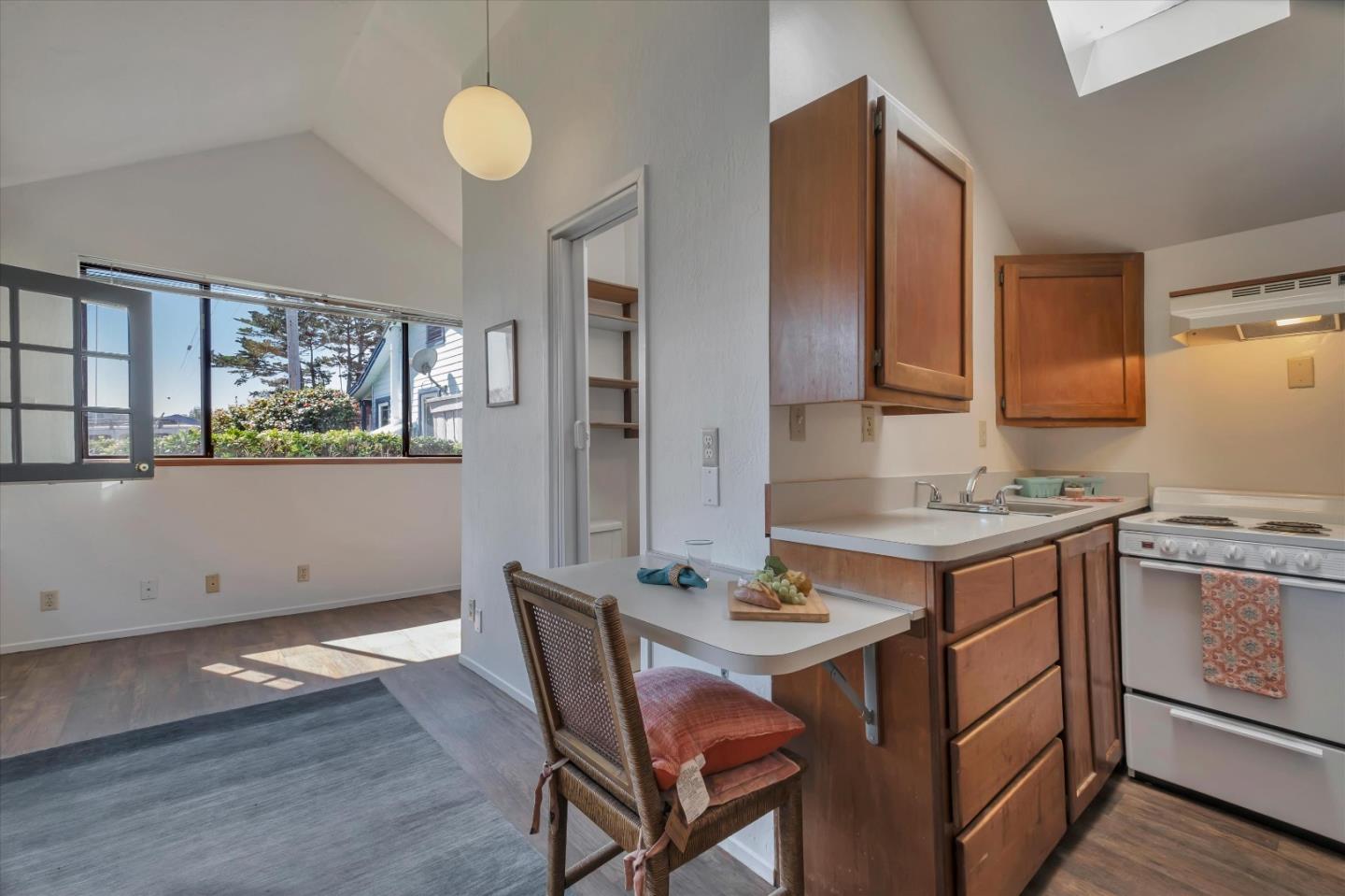 Detail Gallery Image 37 of 46 For 202 Terrace Way, Capitola,  CA 95010 - 3 Beds | 3/1 Baths