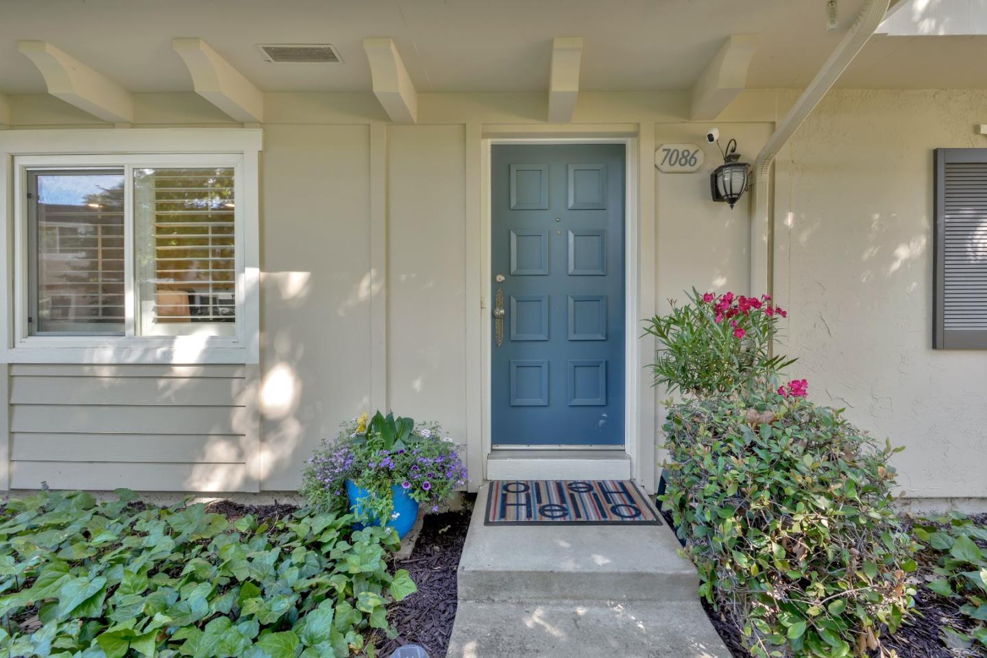 Detail Gallery Image 3 of 52 For 7086 Coral Gables Cir, San Jose,  CA 95139 - 3 Beds | 2/1 Baths