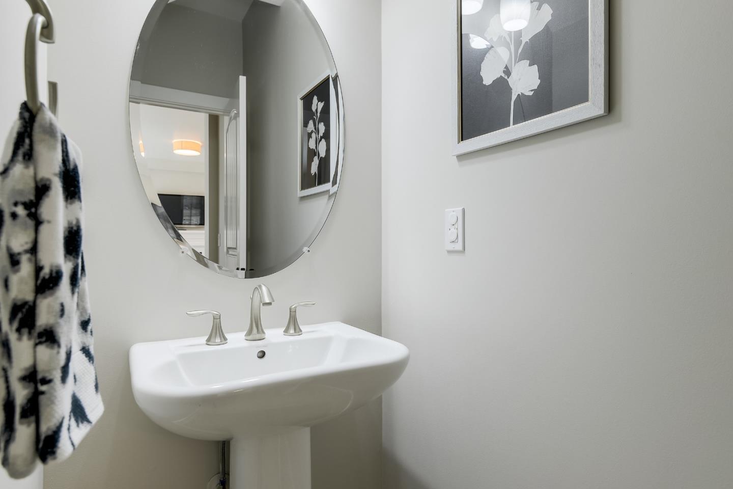 Detail Gallery Image 10 of 30 For 936 Valencia Ave, Mountain View,  CA 94040 - 3 Beds | 2/1 Baths