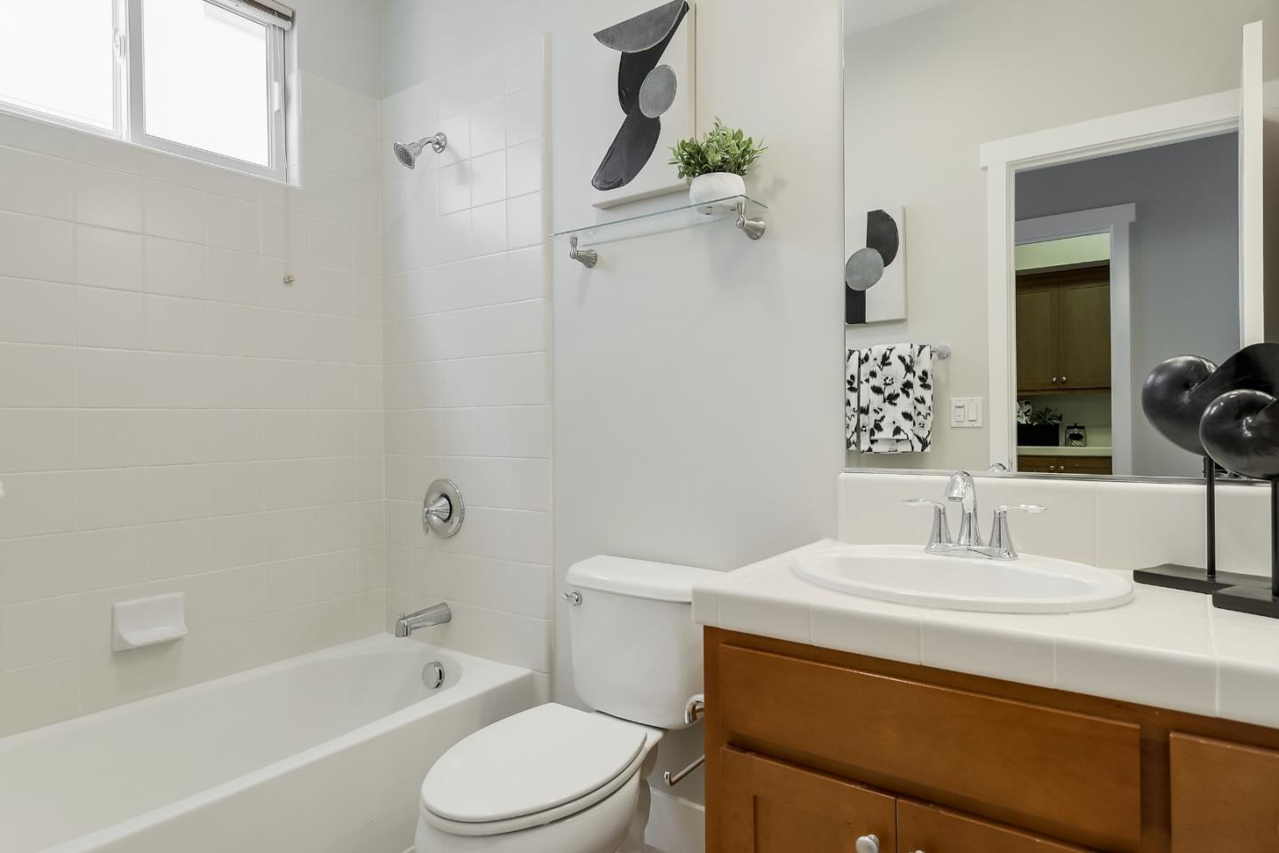 Detail Gallery Image 14 of 30 For 936 Valencia Ave, Mountain View,  CA 94040 - 3 Beds | 2/1 Baths