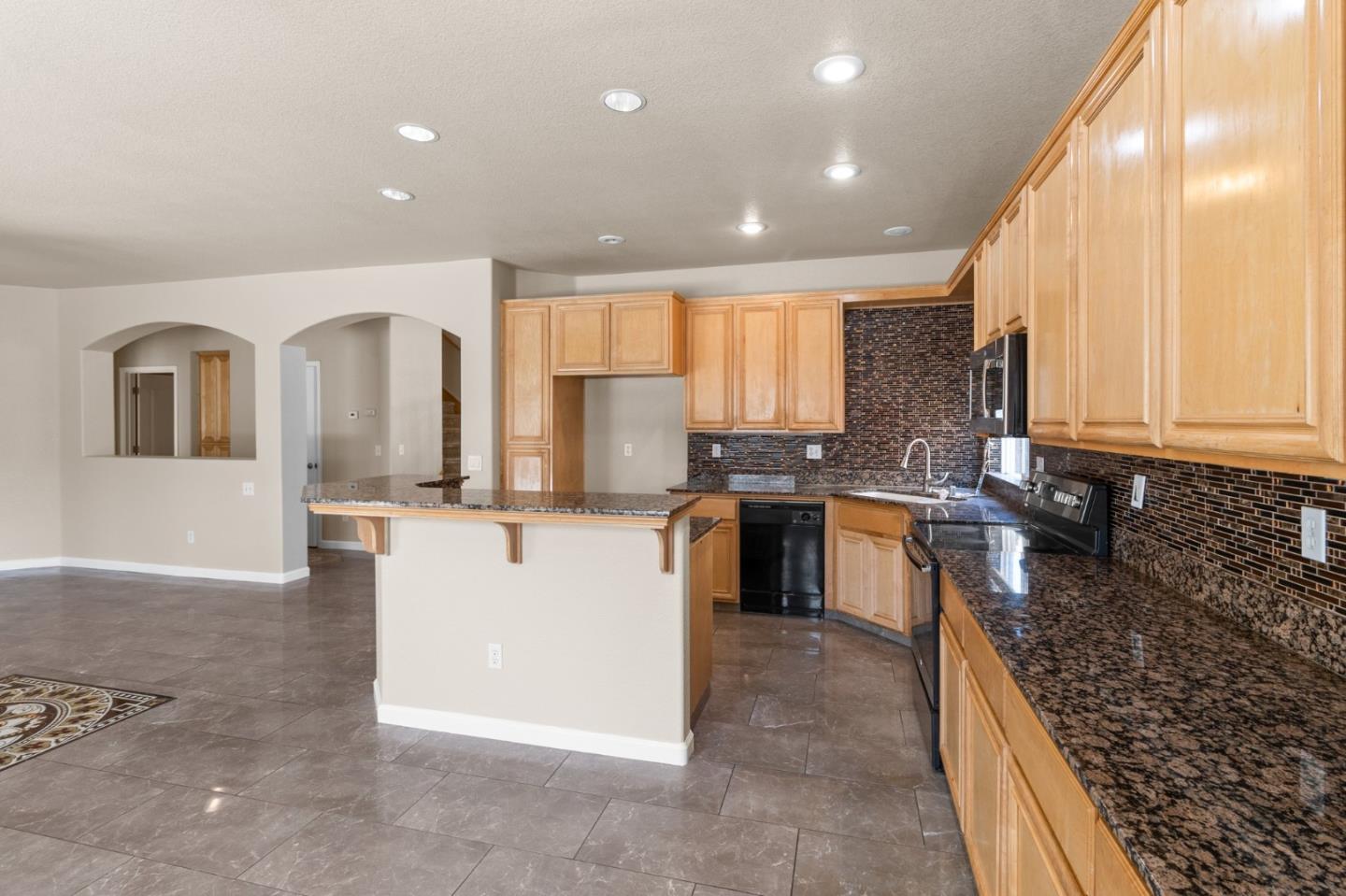 Detail Gallery Image 10 of 31 For 3022 Red Oak Ct, Turlock,  CA 95382 - 4 Beds | 2/1 Baths