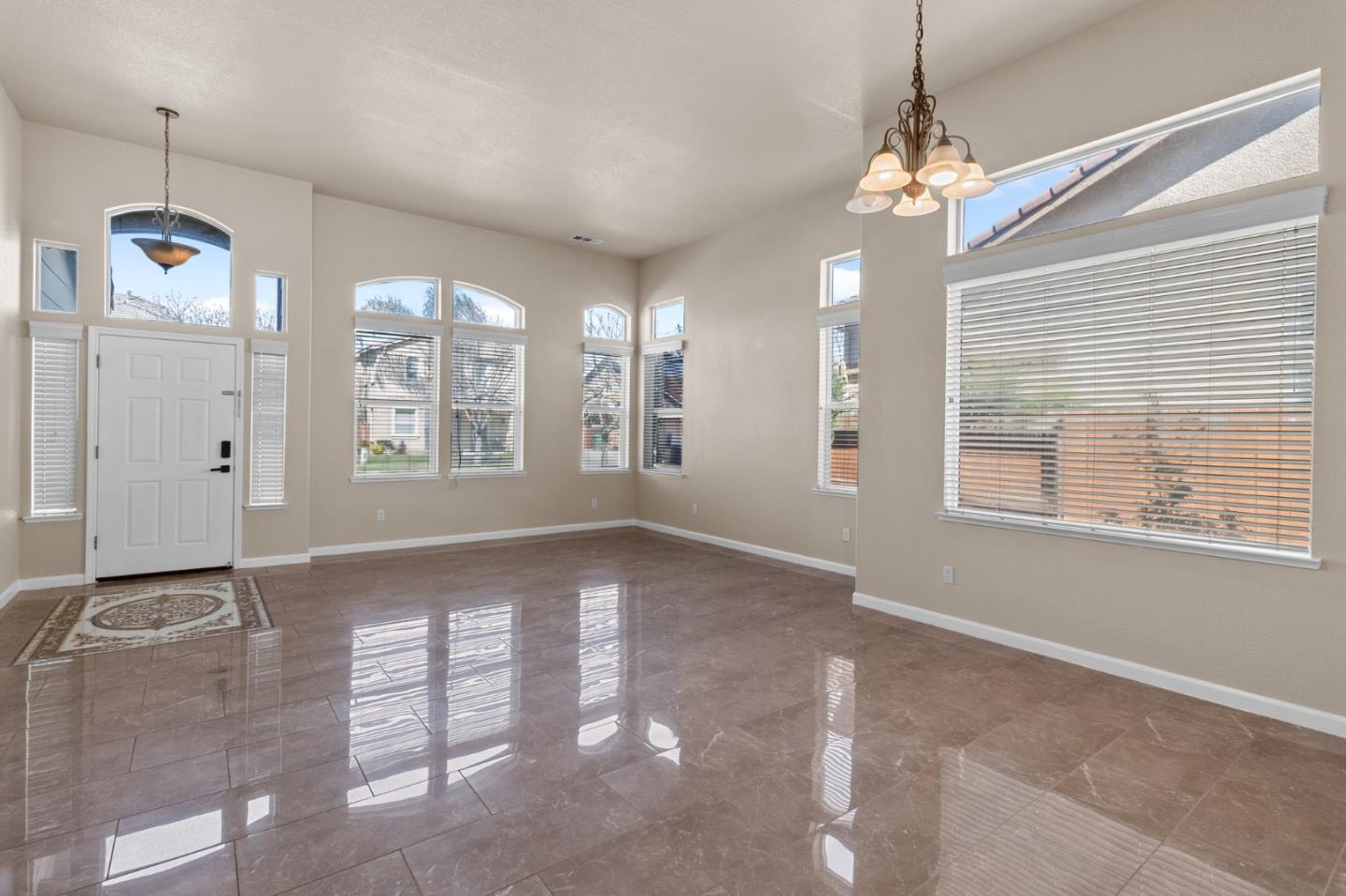 Detail Gallery Image 13 of 31 For 3022 Red Oak Ct, Turlock,  CA 95382 - 4 Beds | 2/1 Baths
