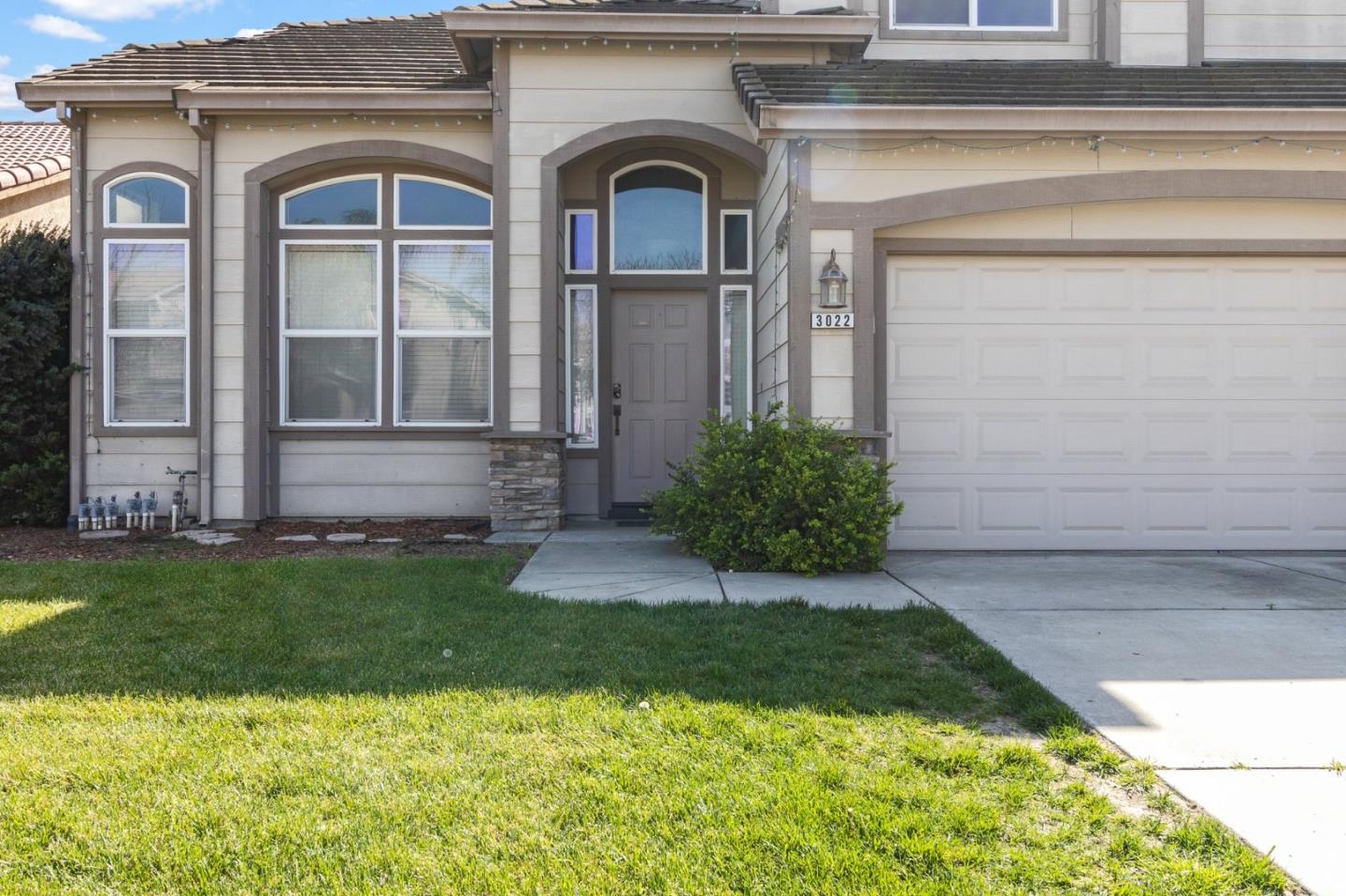 Detail Gallery Image 3 of 31 For 3022 Red Oak Ct, Turlock,  CA 95382 - 4 Beds | 2/1 Baths