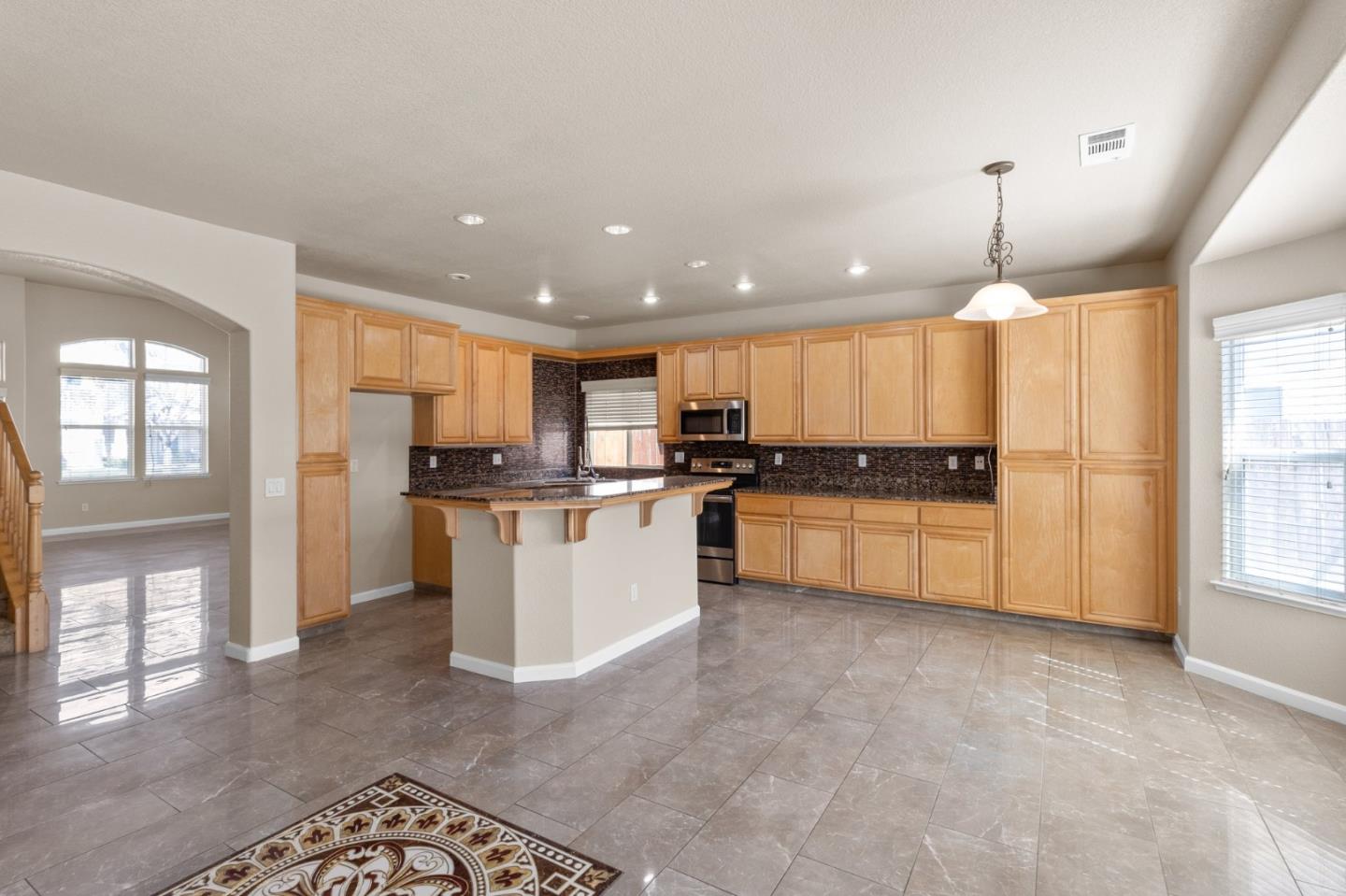 Detail Gallery Image 9 of 31 For 3022 Red Oak Ct, Turlock,  CA 95382 - 4 Beds | 2/1 Baths