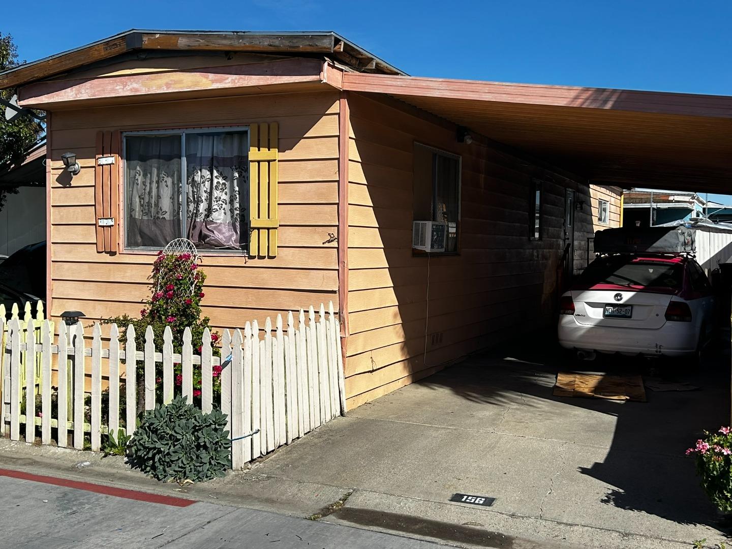 Photo of 156 Redwood Dr #156 in Hollister, CA