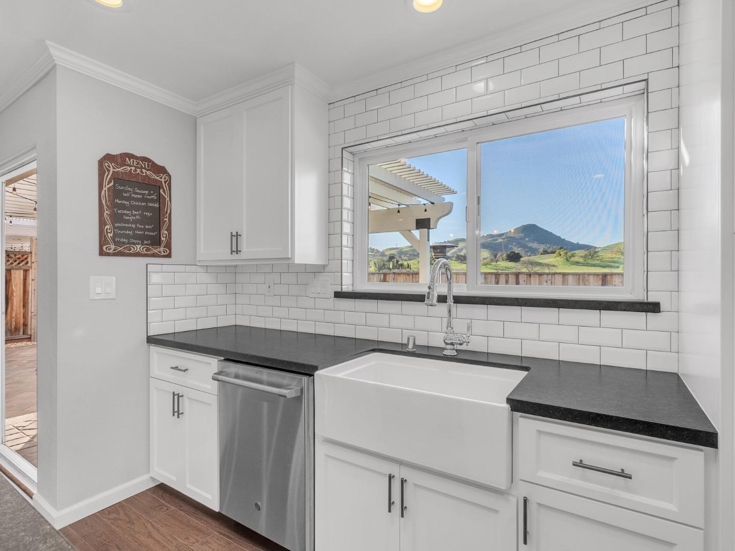 Detail Gallery Image 11 of 56 For 55 La Crosse Dr, Morgan Hill,  CA 95037 - 4 Beds | 2/1 Baths