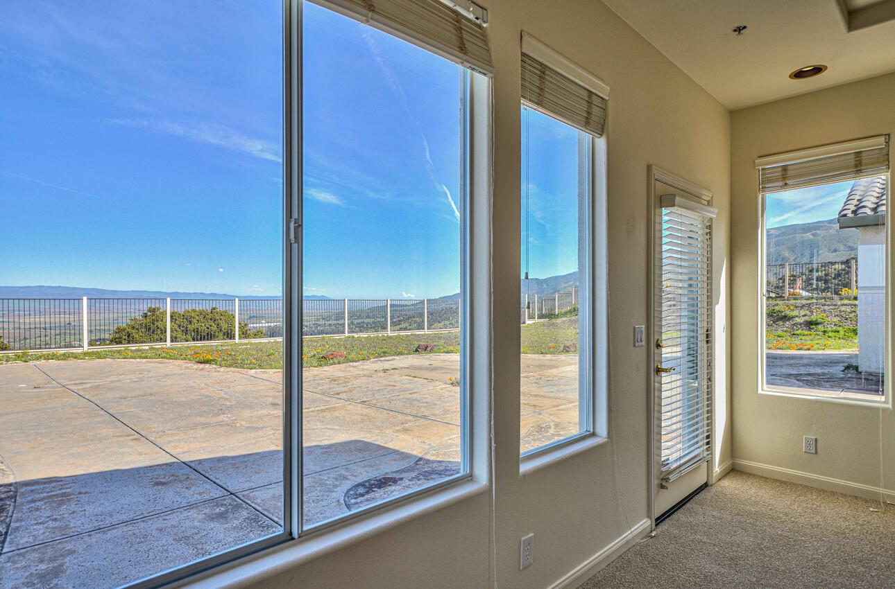 Detail Gallery Image 18 of 53 For 19547 Cortina Ct, Salinas,  CA 93908 - 5 Beds | 3 Baths