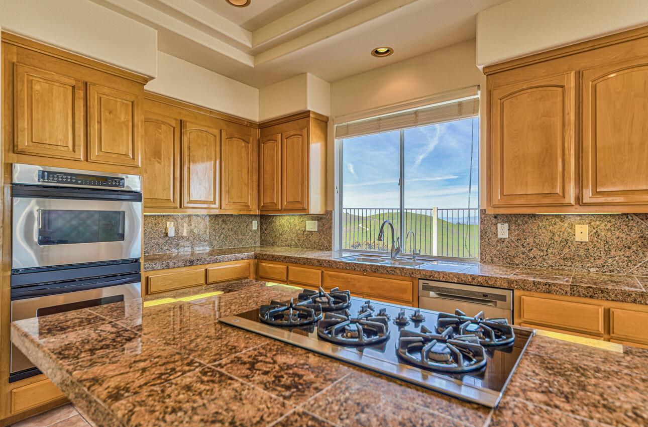 Detail Gallery Image 22 of 53 For 19547 Cortina Ct, Salinas,  CA 93908 - 5 Beds | 3 Baths