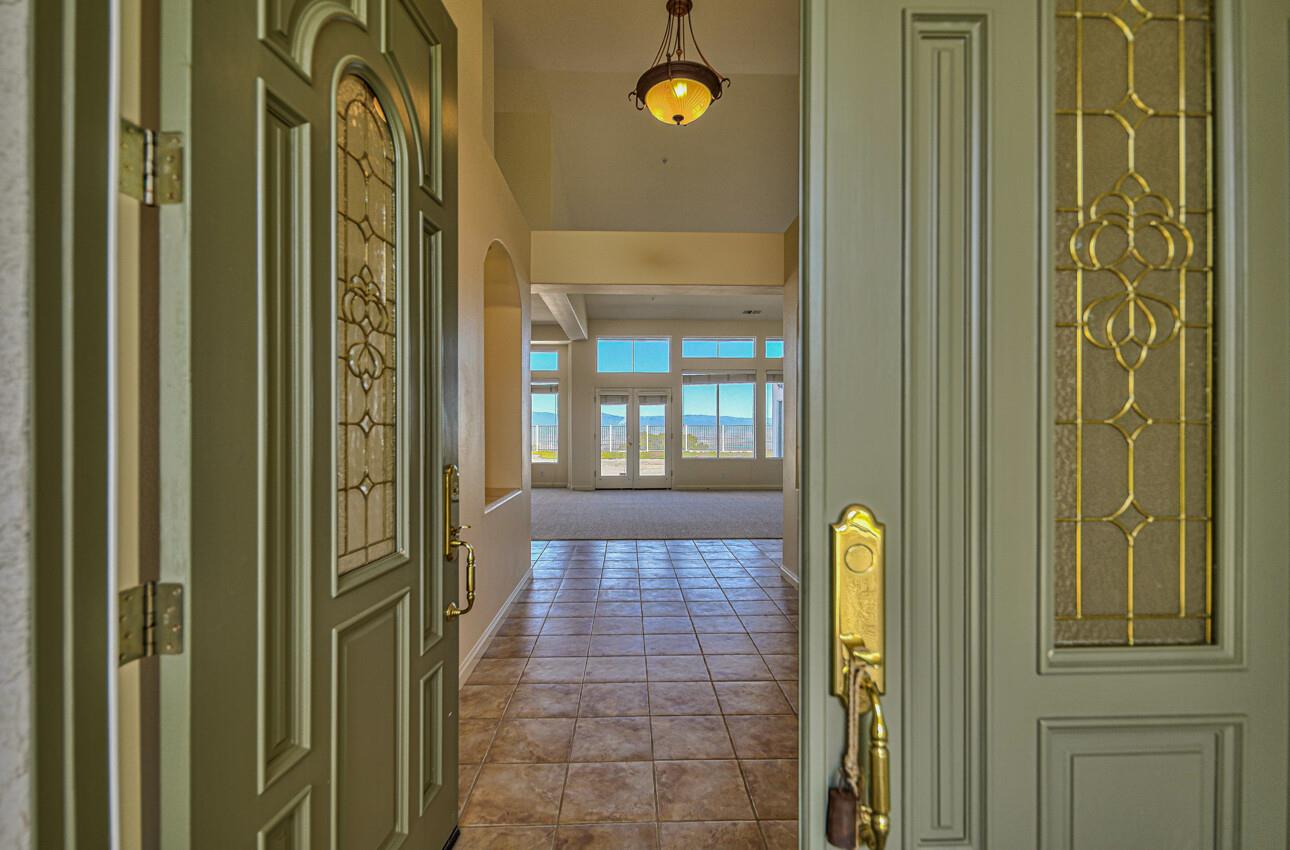 Detail Gallery Image 7 of 53 For 19547 Cortina Ct, Salinas,  CA 93908 - 5 Beds | 3 Baths