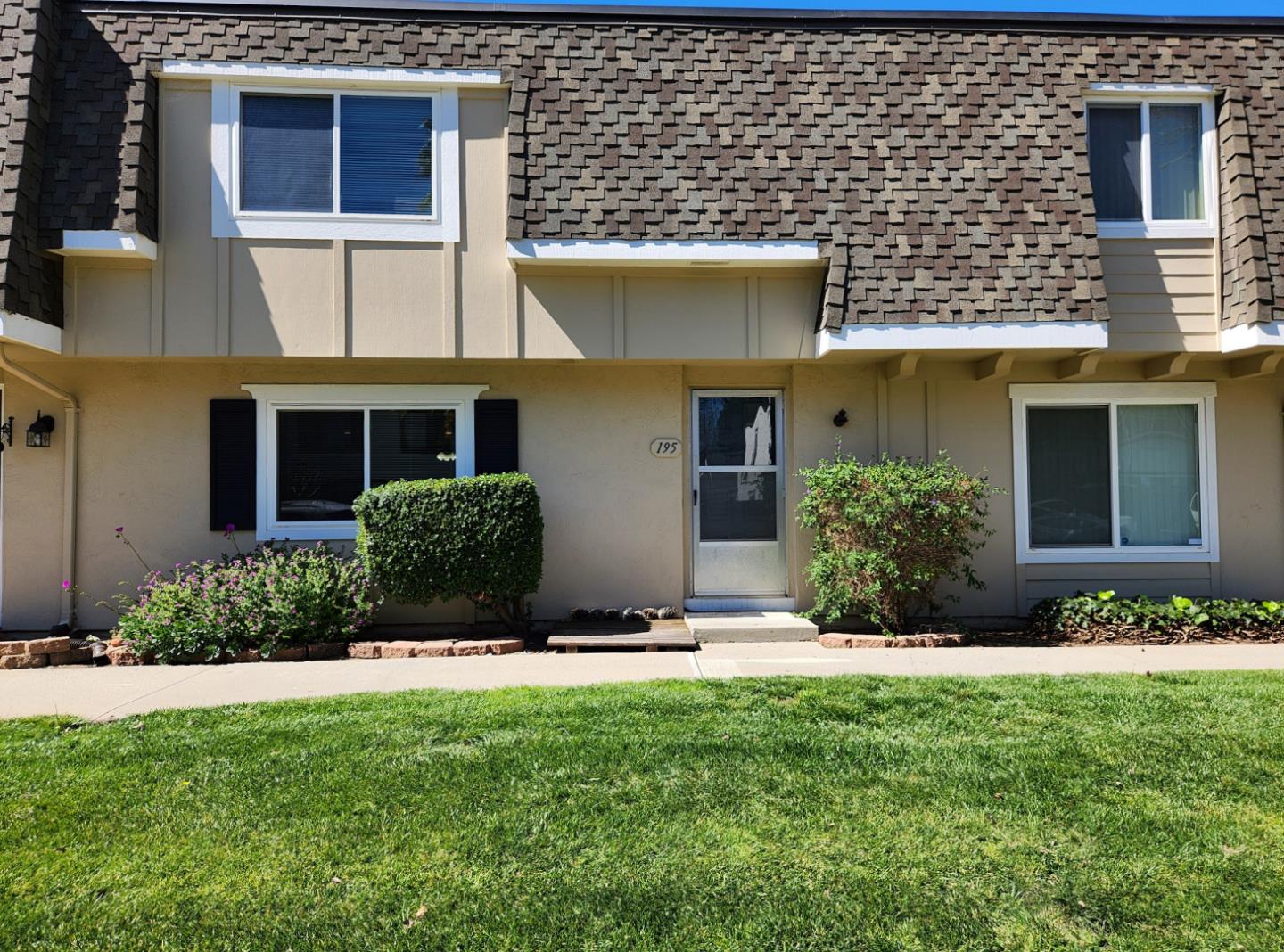 Detail Gallery Image 1 of 1 For 195 Fairway Glen Ln, San Jose,  CA 95139 - 3 Beds | 2/1 Baths