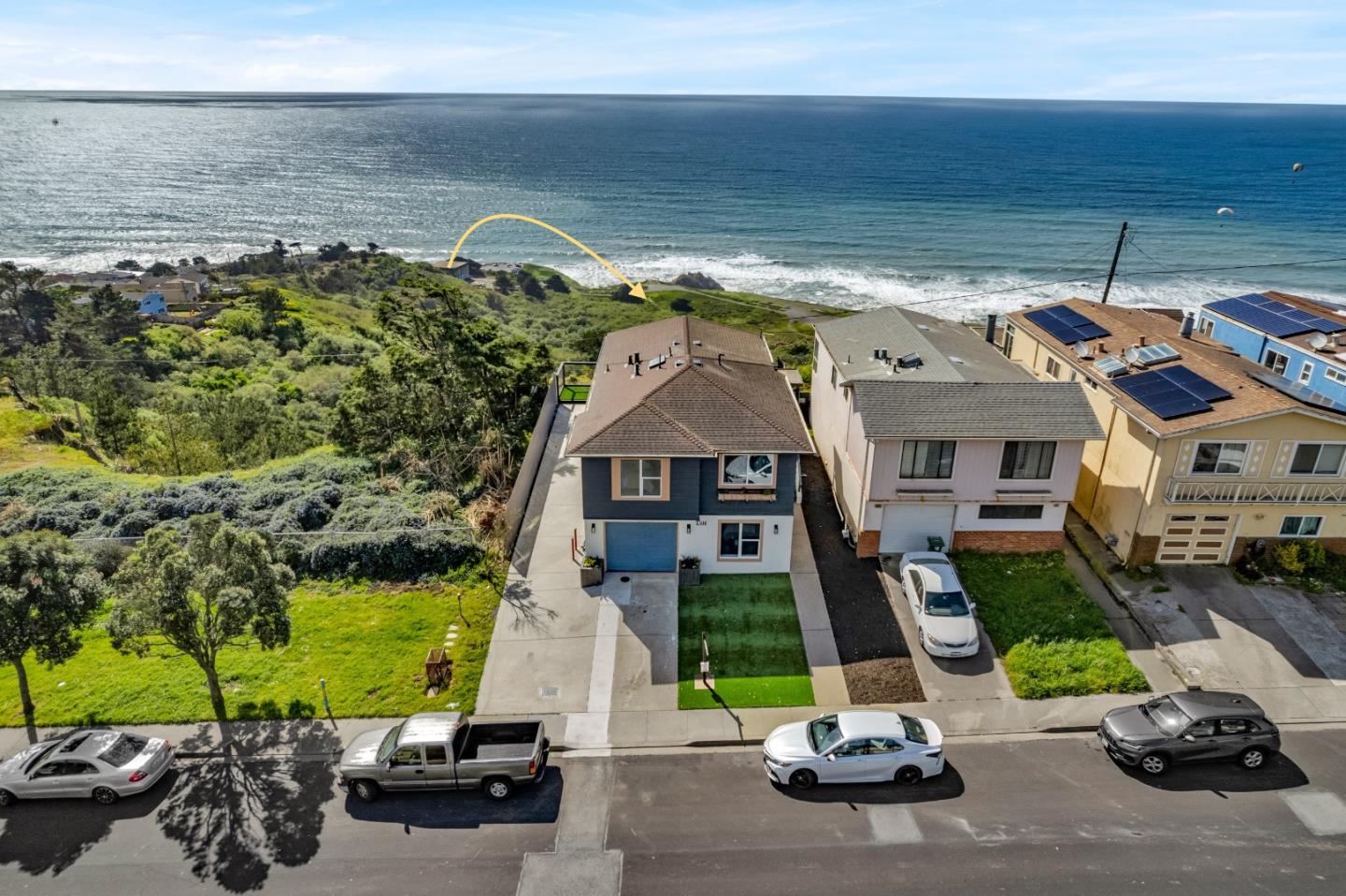 Photo of 910 Skyline Dr in Daly City, CA