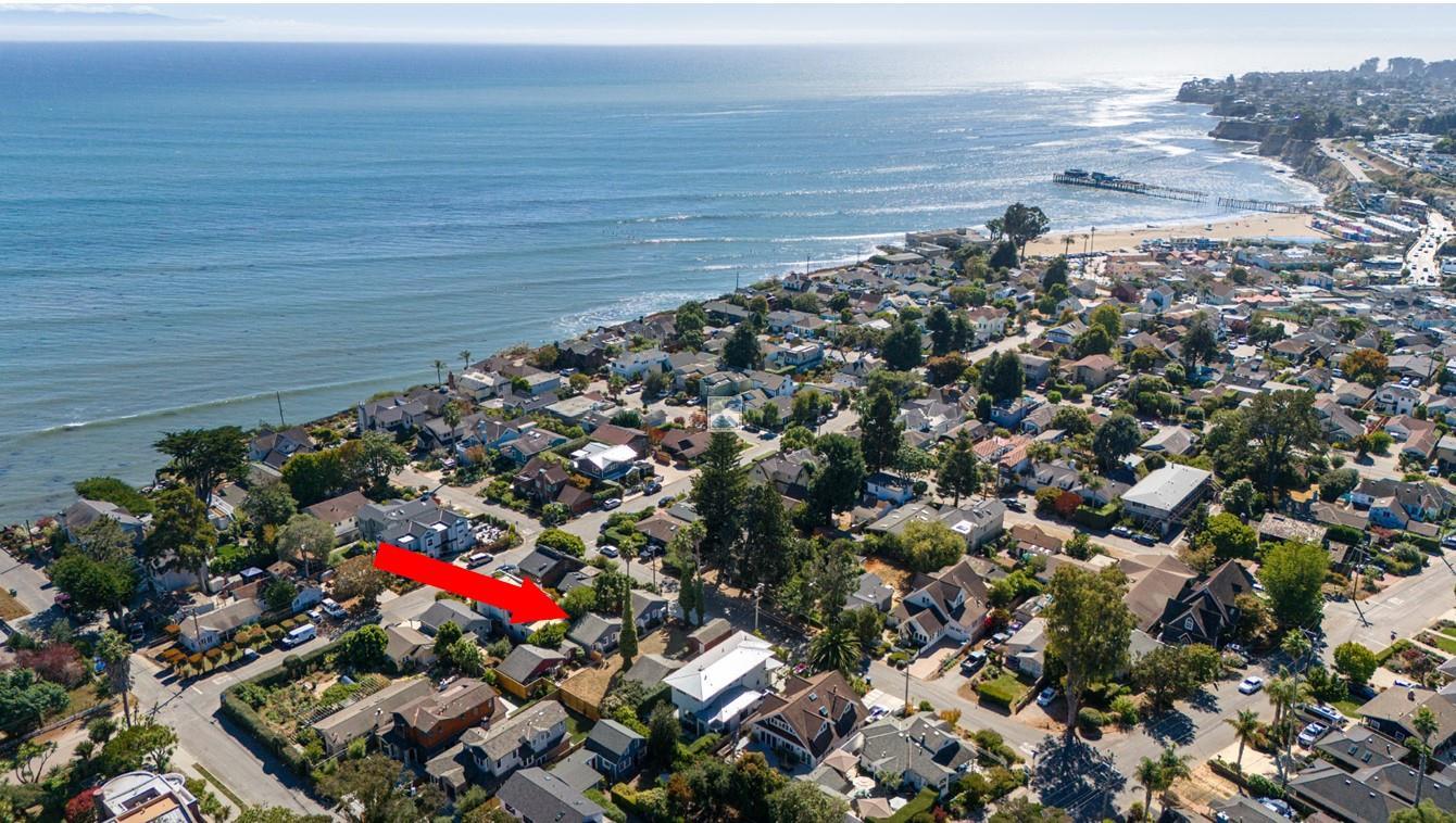 Detail Gallery Image 1 of 22 For 202 Hollister Avenue a&B,  Capitola,  CA 95010 - 2 Beds | 2 Baths