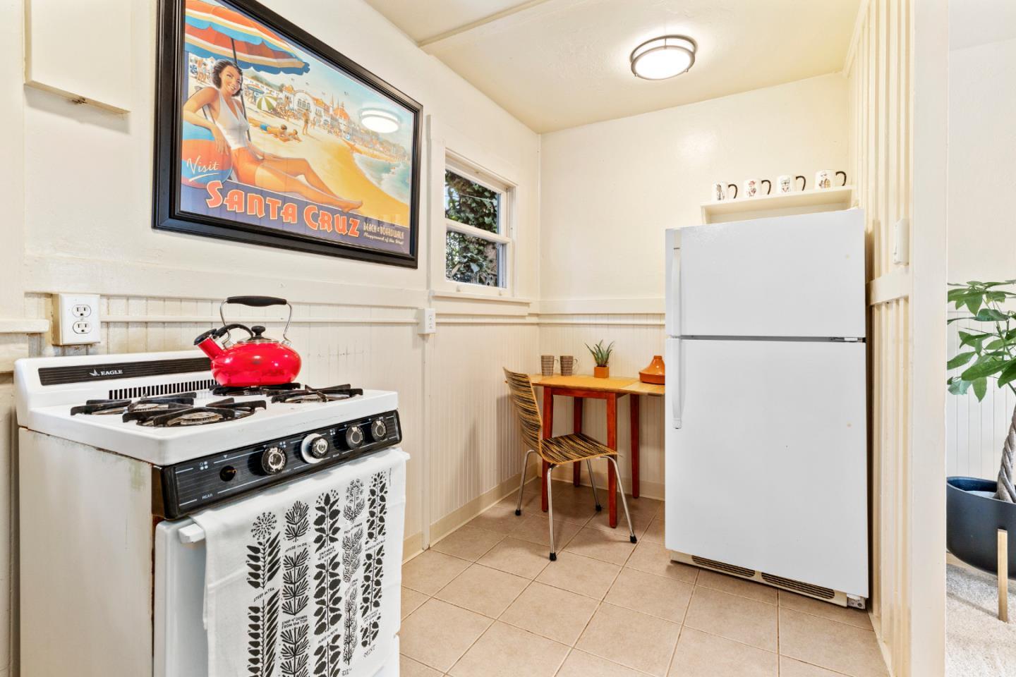 Detail Gallery Image 10 of 22 For 202 Hollister Avenue a&B,  Capitola,  CA 95010 - 2 Beds | 2 Baths