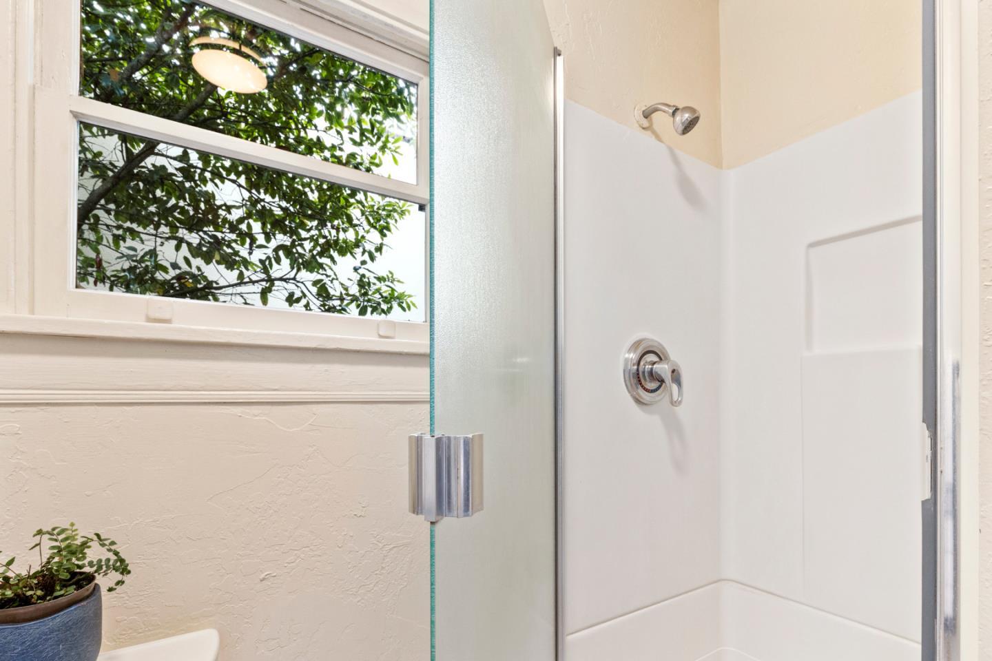 Detail Gallery Image 18 of 22 For 202 Hollister Avenue a&B,  Capitola,  CA 95010 - 2 Beds | 2 Baths
