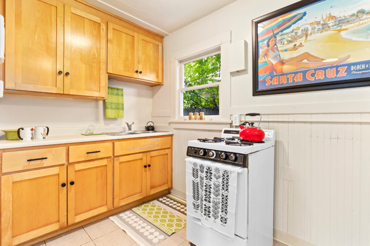 Detail Gallery Image 8 of 22 For 202 Hollister Avenue a&B,  Capitola,  CA 95010 - 2 Beds | 2 Baths