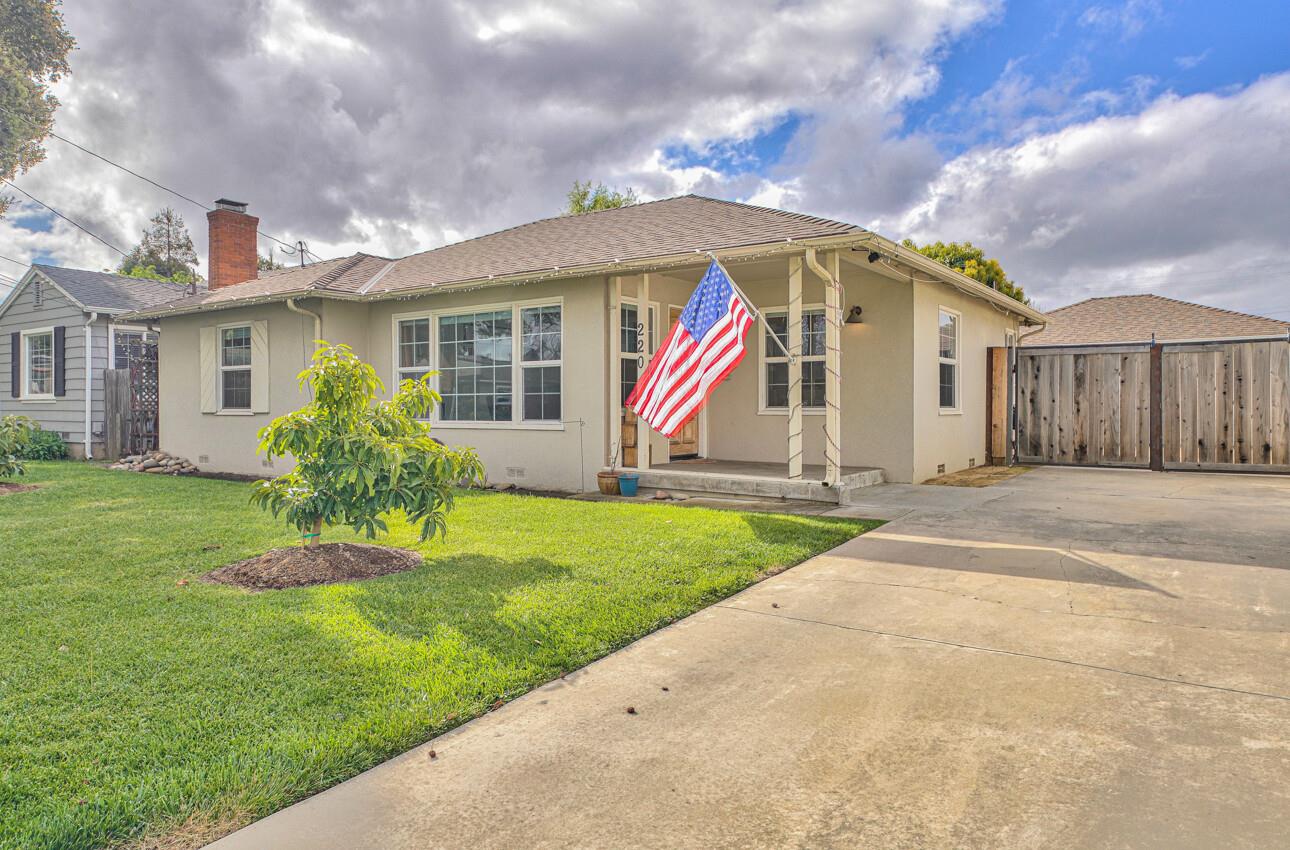 Photo of 220 San Miguel Ave in Salinas, CA