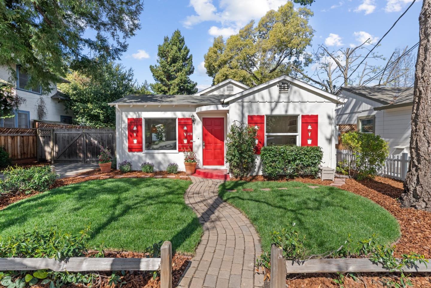 Photo of 210 Mariposa Ave in Mountain View, CA