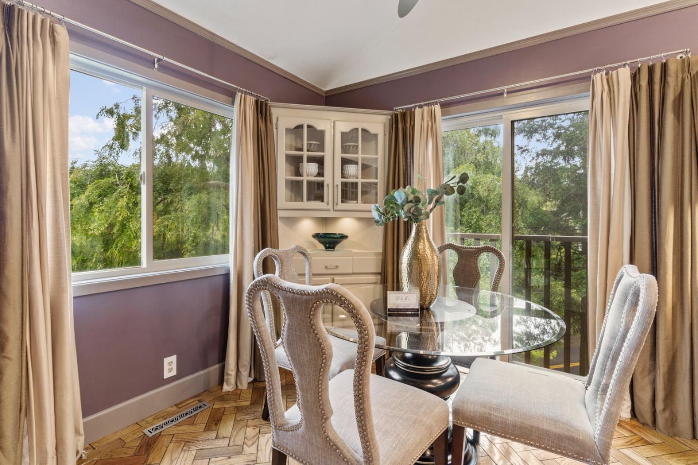 Detail Gallery Image 20 of 67 For 25915 Elena Rd, Los Altos Hills,  CA 94022 - 5 Beds | 3/1 Baths