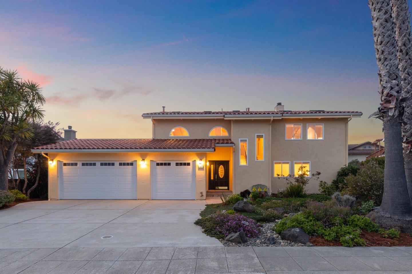 Photo of 522 Highland Ave in Half Moon Bay, CA