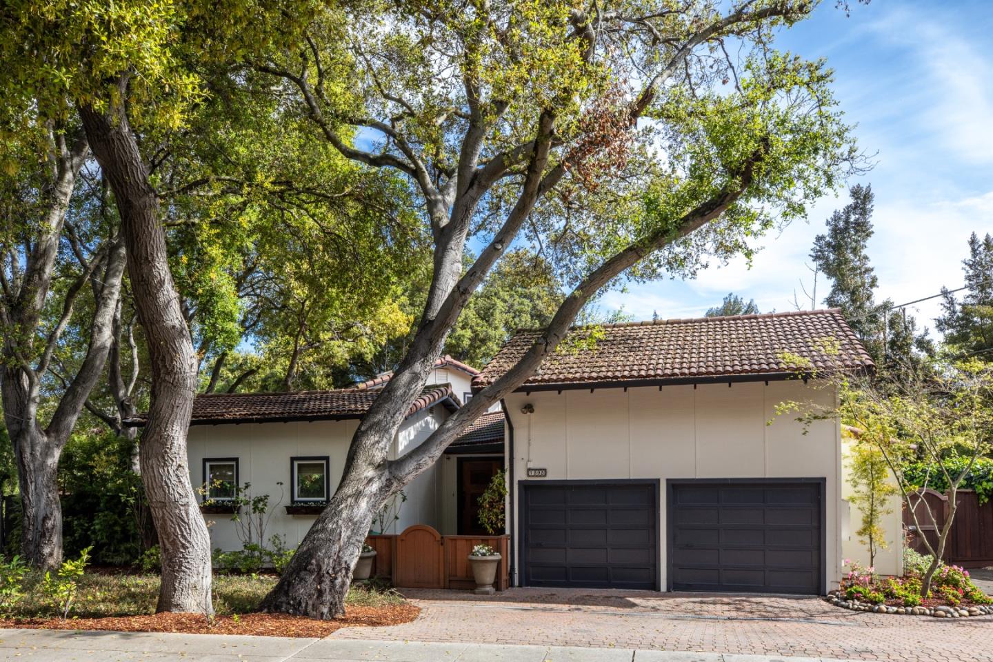 Photo of 1395 Woodland Ave in Menlo Park, CA
