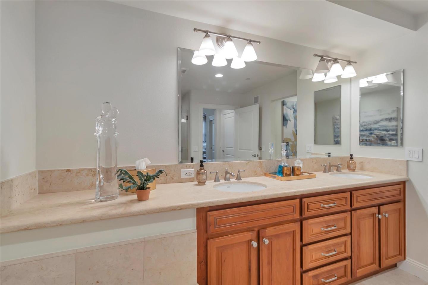 Detail Gallery Image 23 of 33 For 325 Channing Ave #104,  Palo Alto,  CA 94301 - 2 Beds | 2/1 Baths